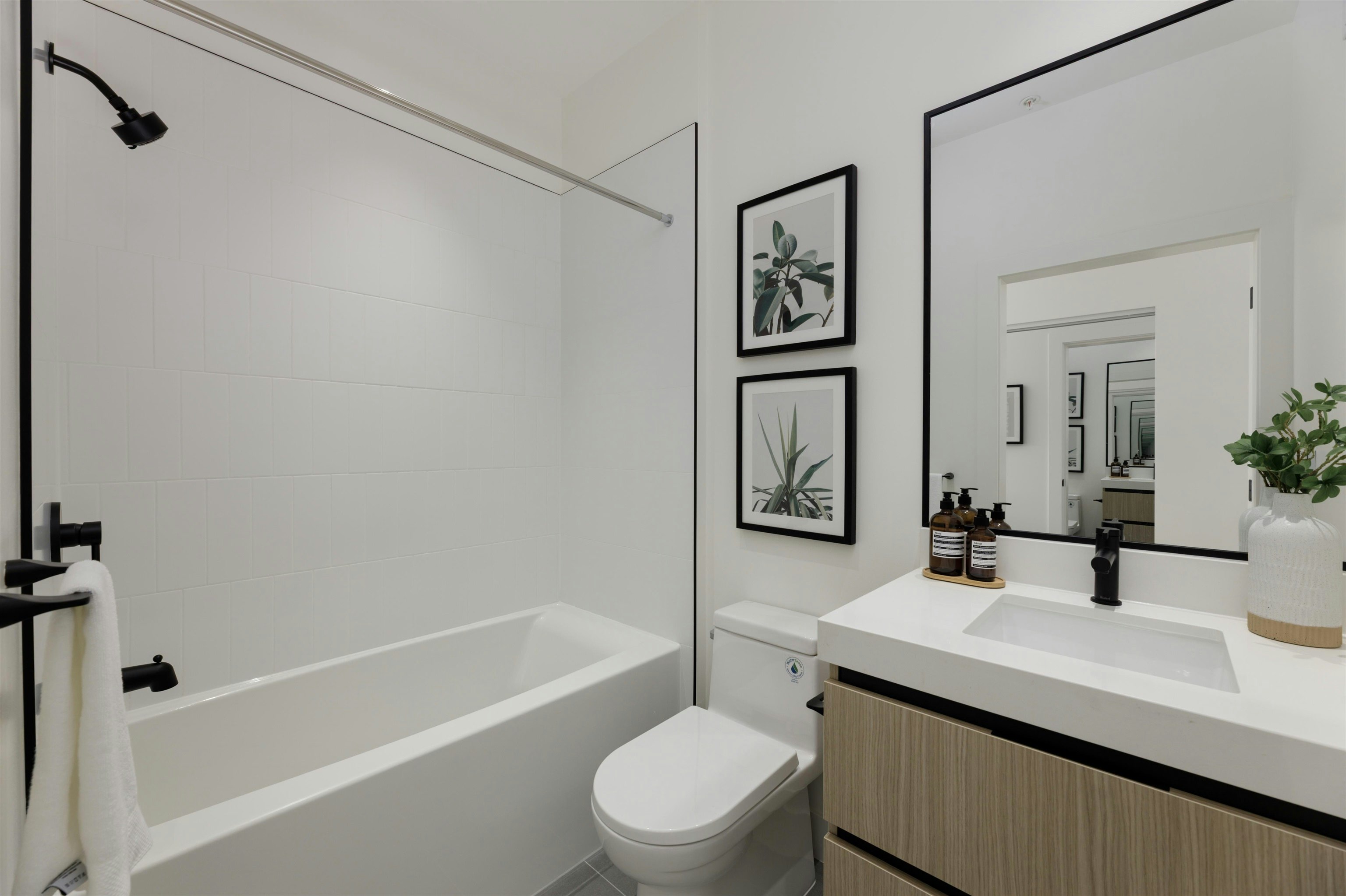 210-2235 E Broadway, Vancouver, BC, V5N 0J5 - 14
