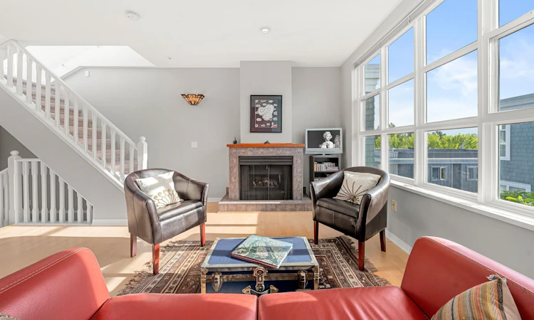 207-669 W 7th Avenue