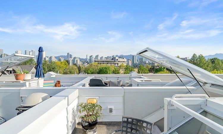 207-669 W 7th Avenue