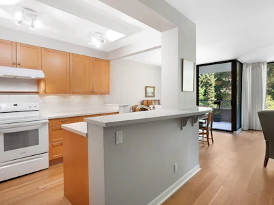 309-4101 Yew Street - 3