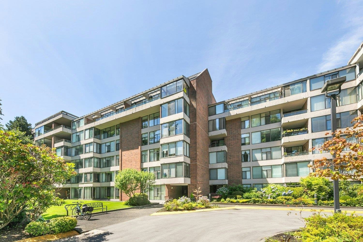309-4101 Yew Street, Vancouver, BC, V6L 3B7