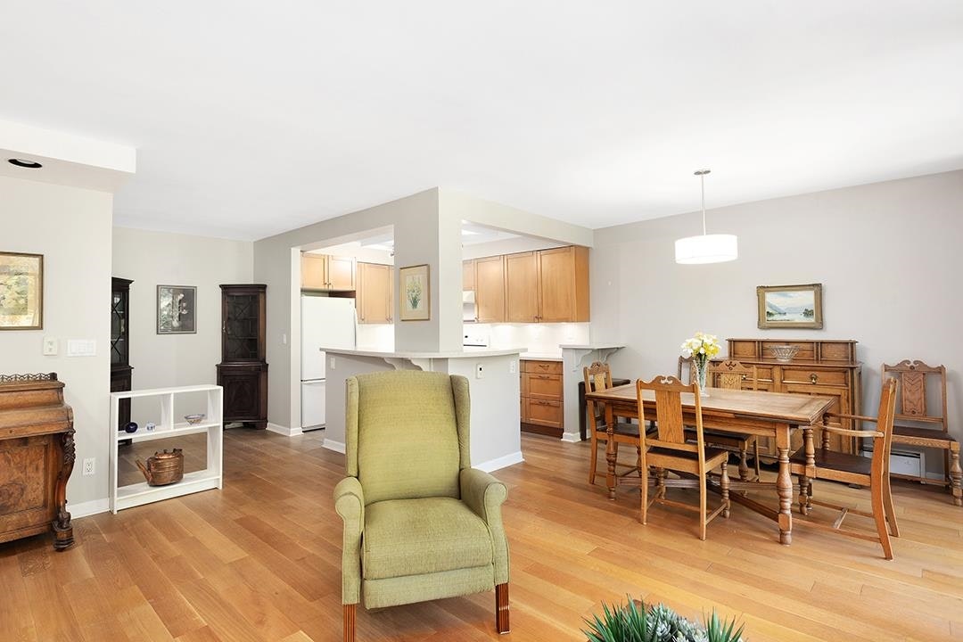309-4101 Yew Street - 2