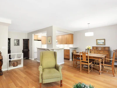 309-4101 Yew Street - 2