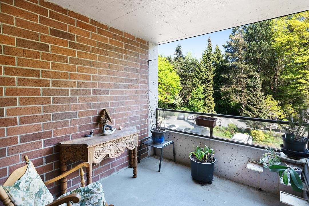 309-4101 Yew Street - 5