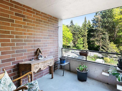 309-4101 Yew Street - 5