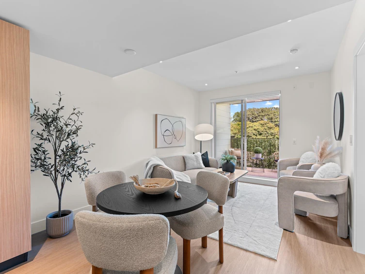 410-2235 E Broadway, Vancouver, BC, V5N 0J5