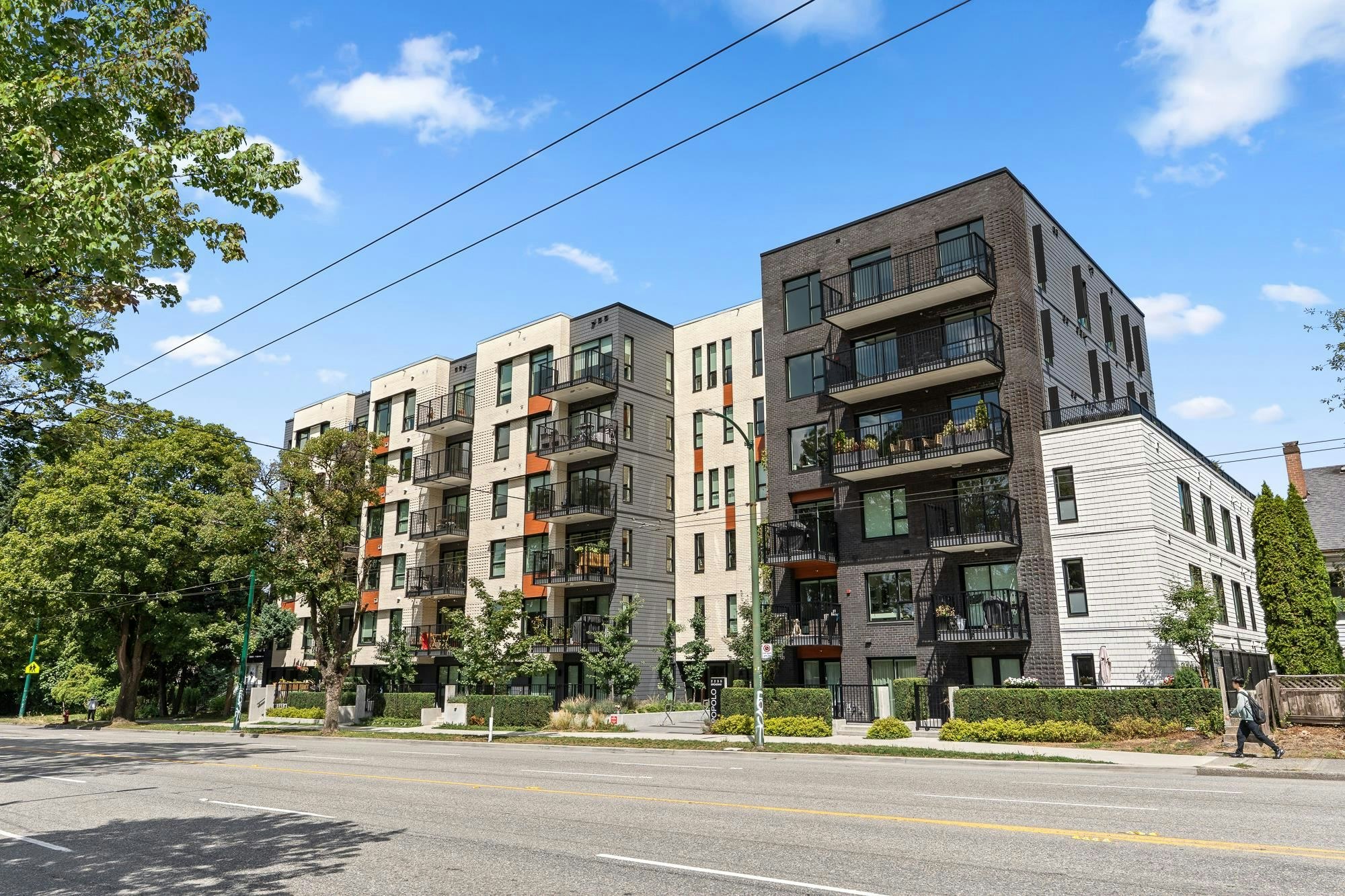 410-2235 E Broadway, Vancouver, BC, V5N 0J5
