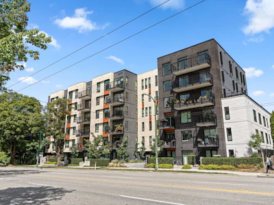 410-2235 E Broadway - 2