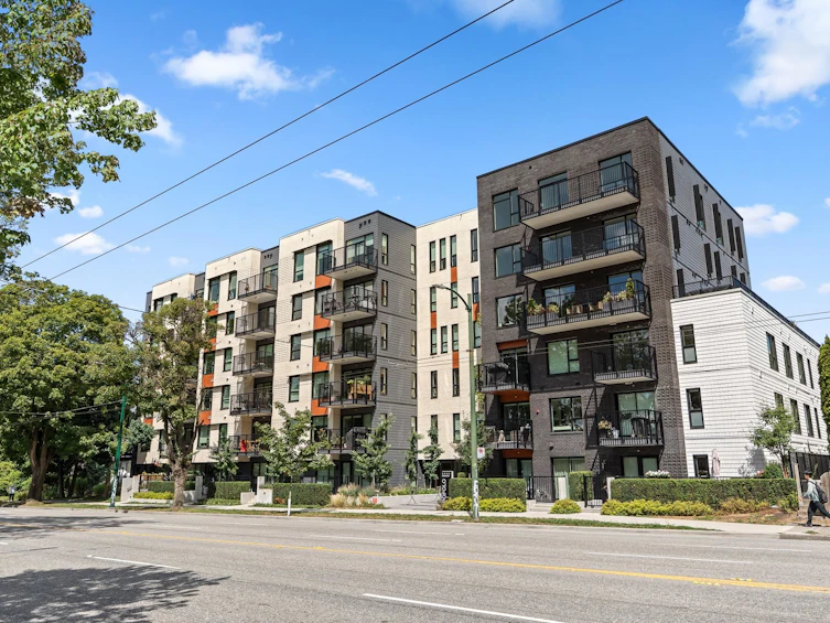410-2235 E Broadway, Vancouver, BC, V5N 0J5 - 2