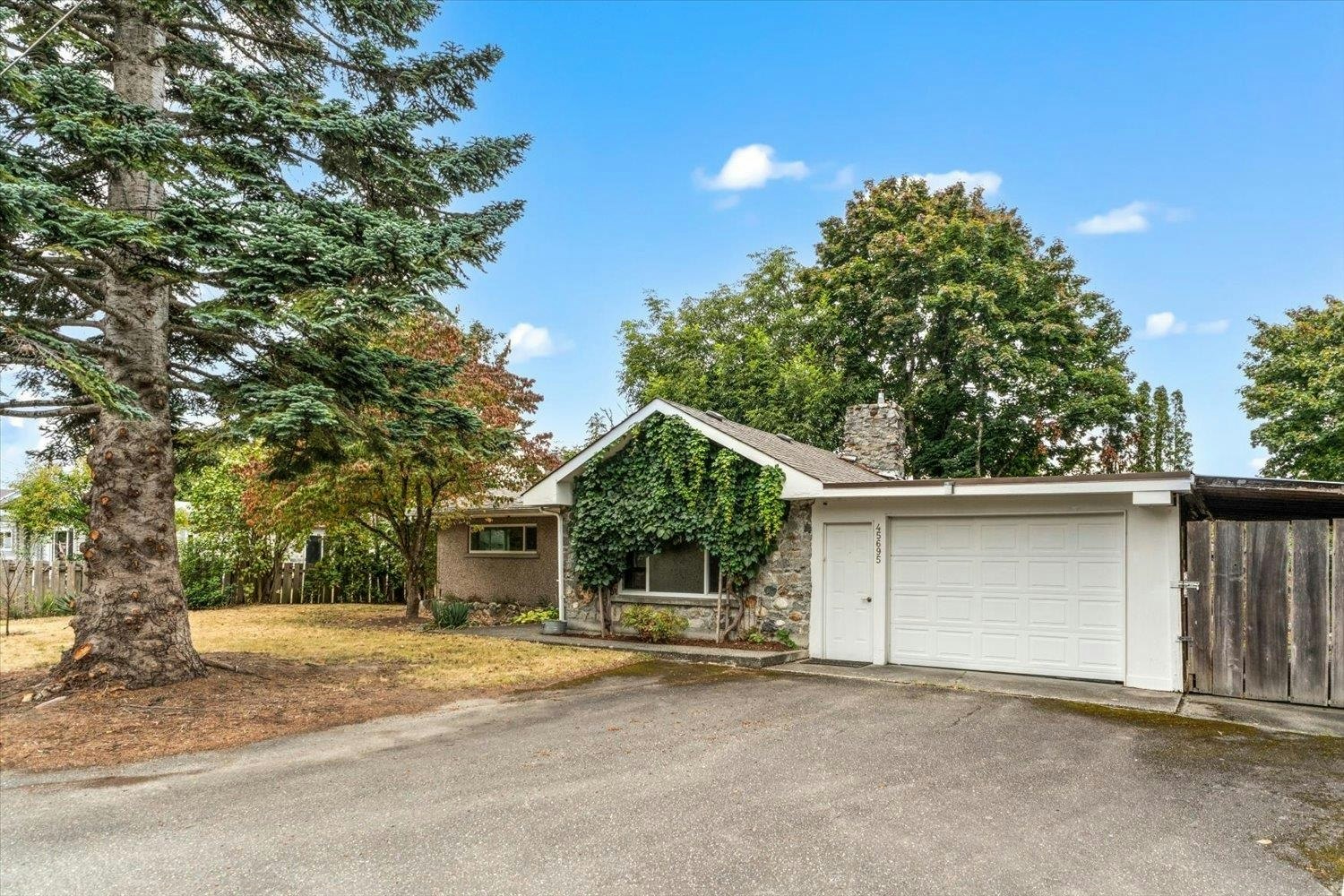 45695 Laura Crescent - 3