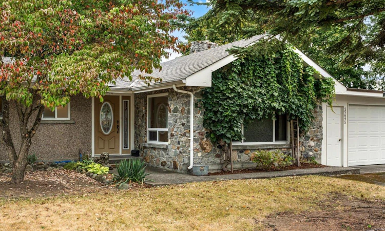 45695 Laura Crescent