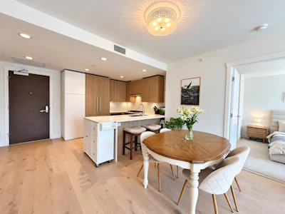305-2707 Library Lane - 2