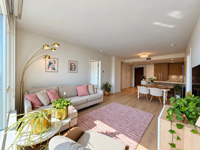 305-2707 Library Lane - 5