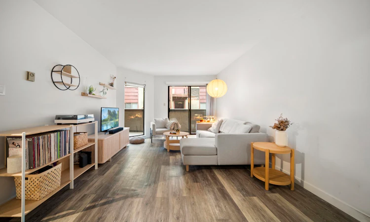 209-975 W 13th Avenue