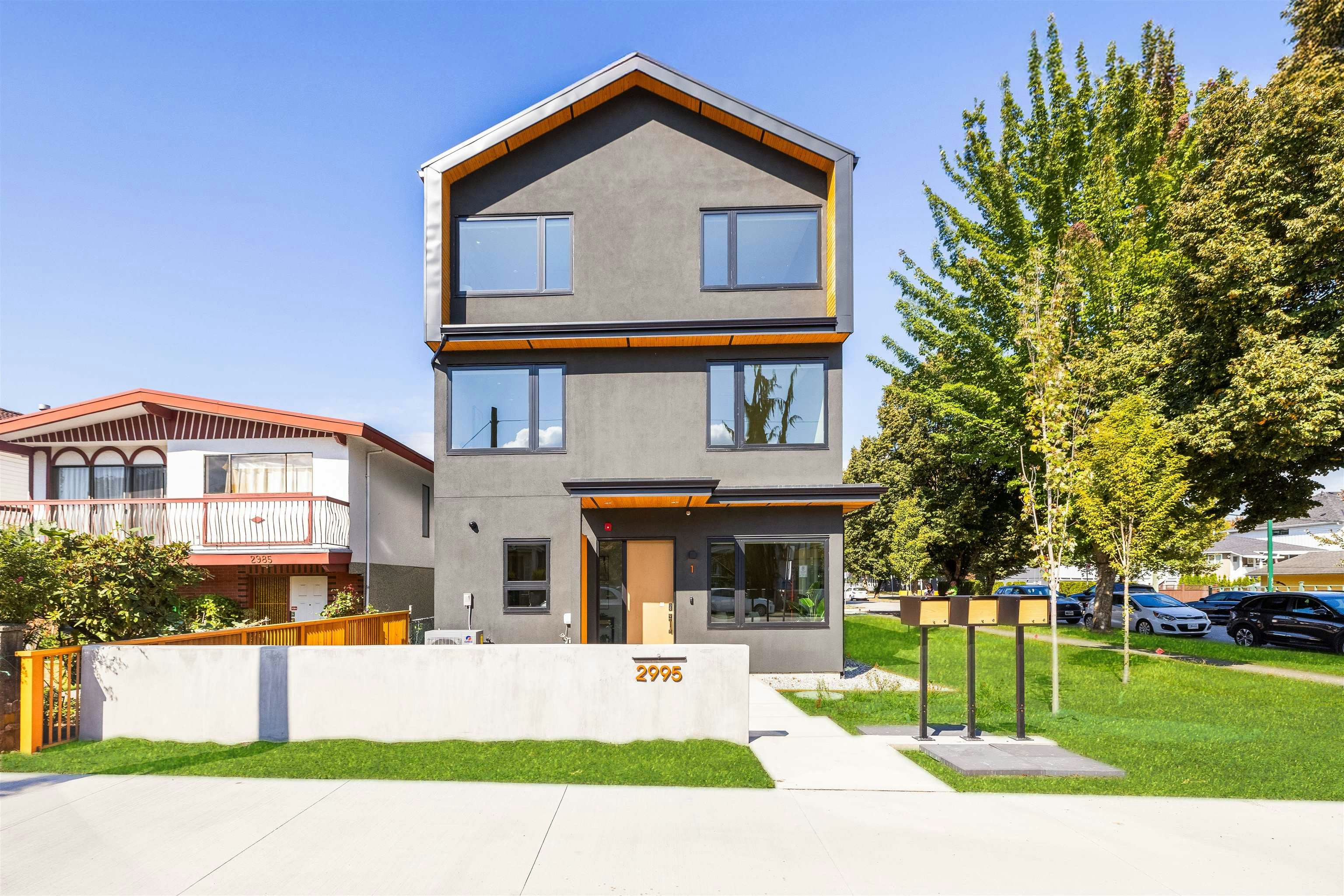 1-2995 Adanac Street, Vancouver, BC, V5K 2N4