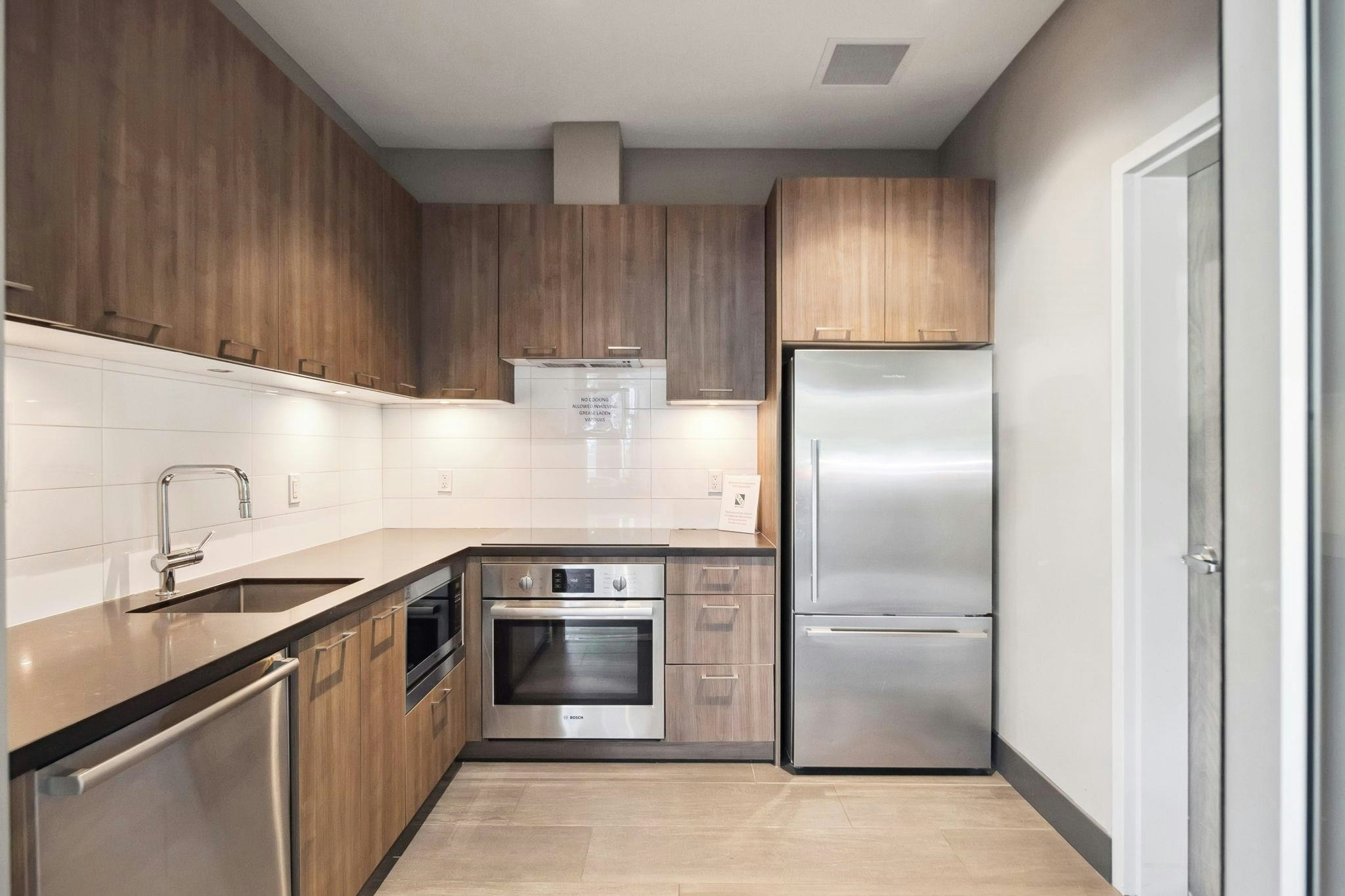 1909-1550 Fern Street, North Vancouver, BC, V7J 0A9 - 32