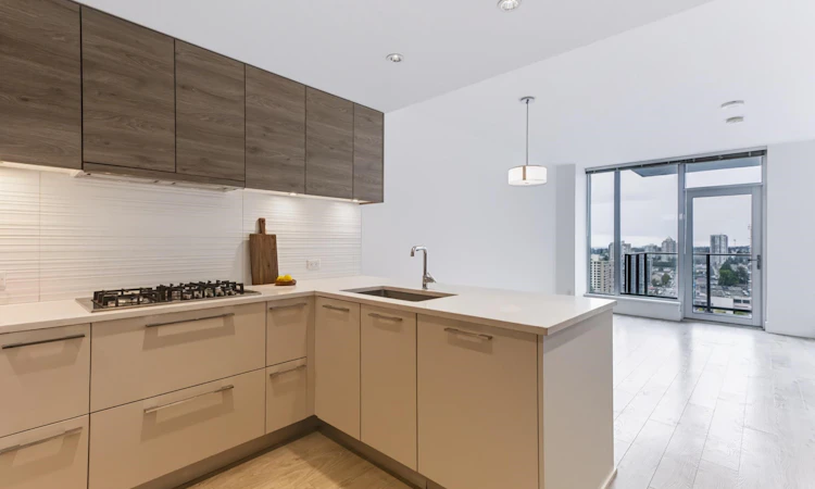 2301-7388 Kingsway