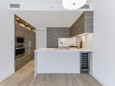 2301-7388 Kingsway - 5