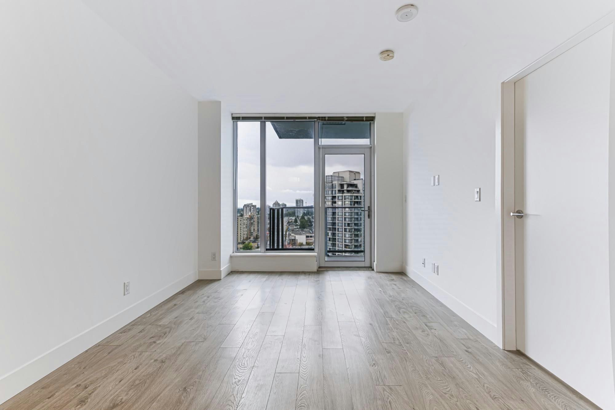 2301-7388 Kingsway - 2