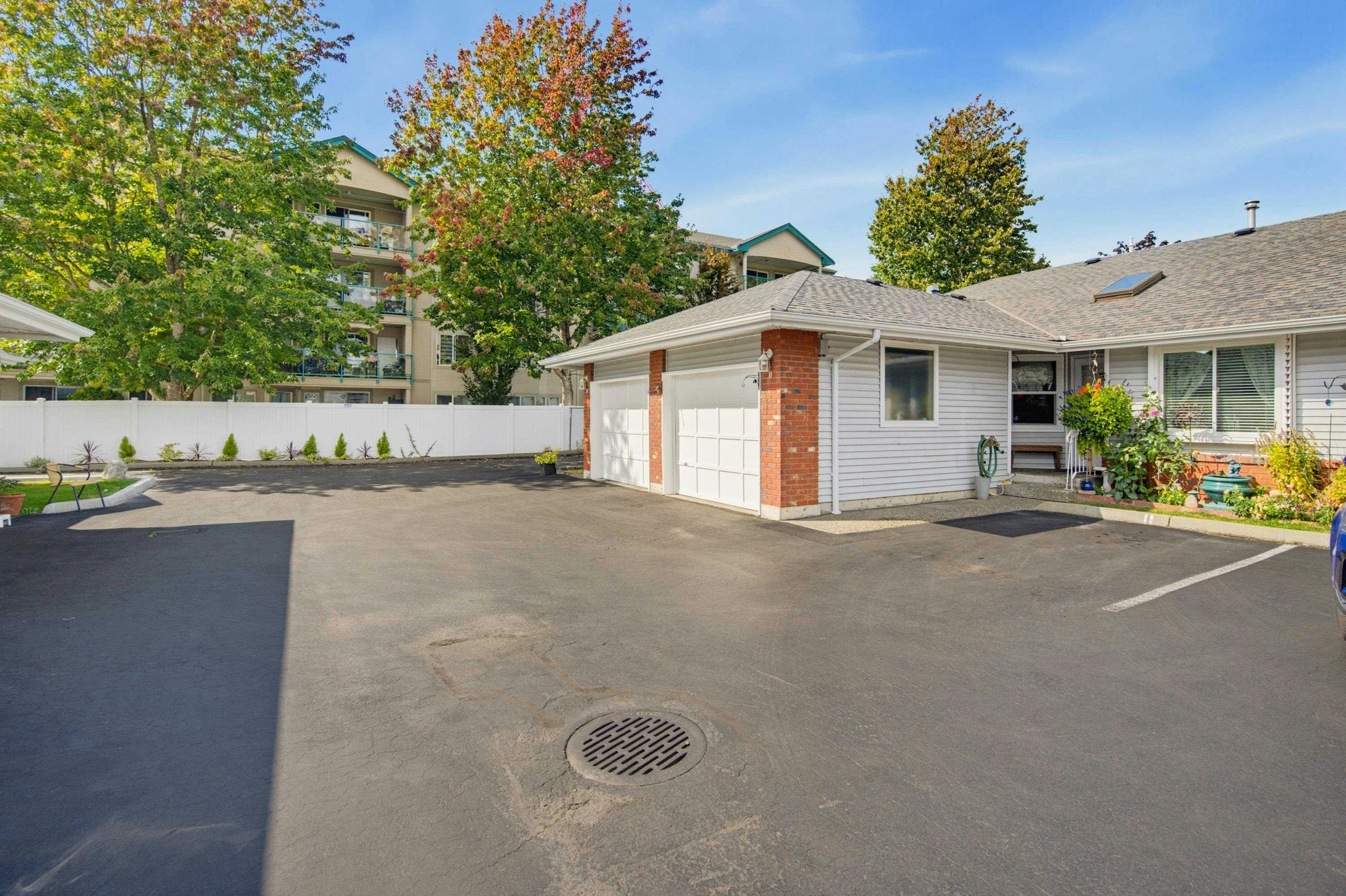 11-5365 205 Street - 3