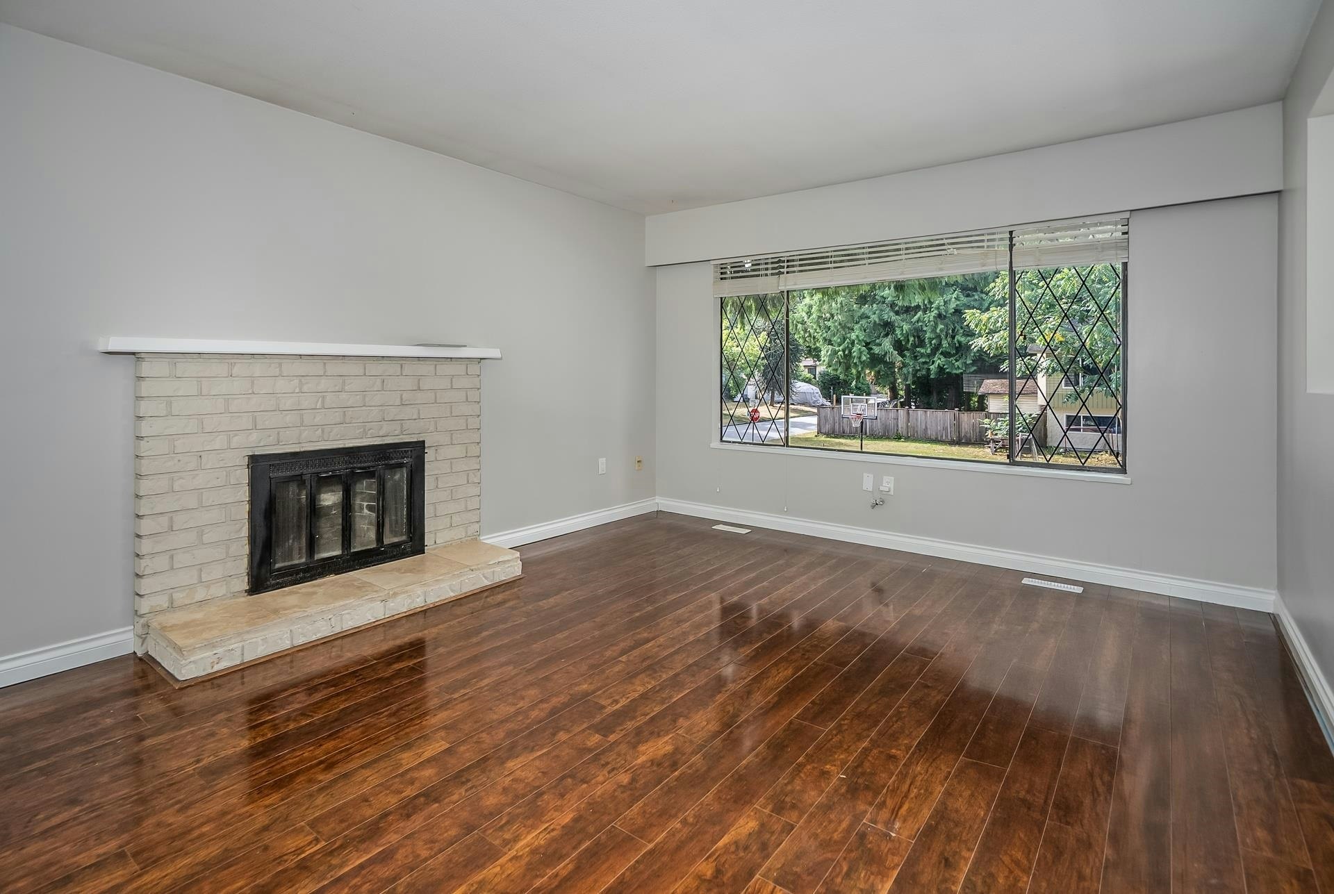 20783 Thorne Avenue - 5