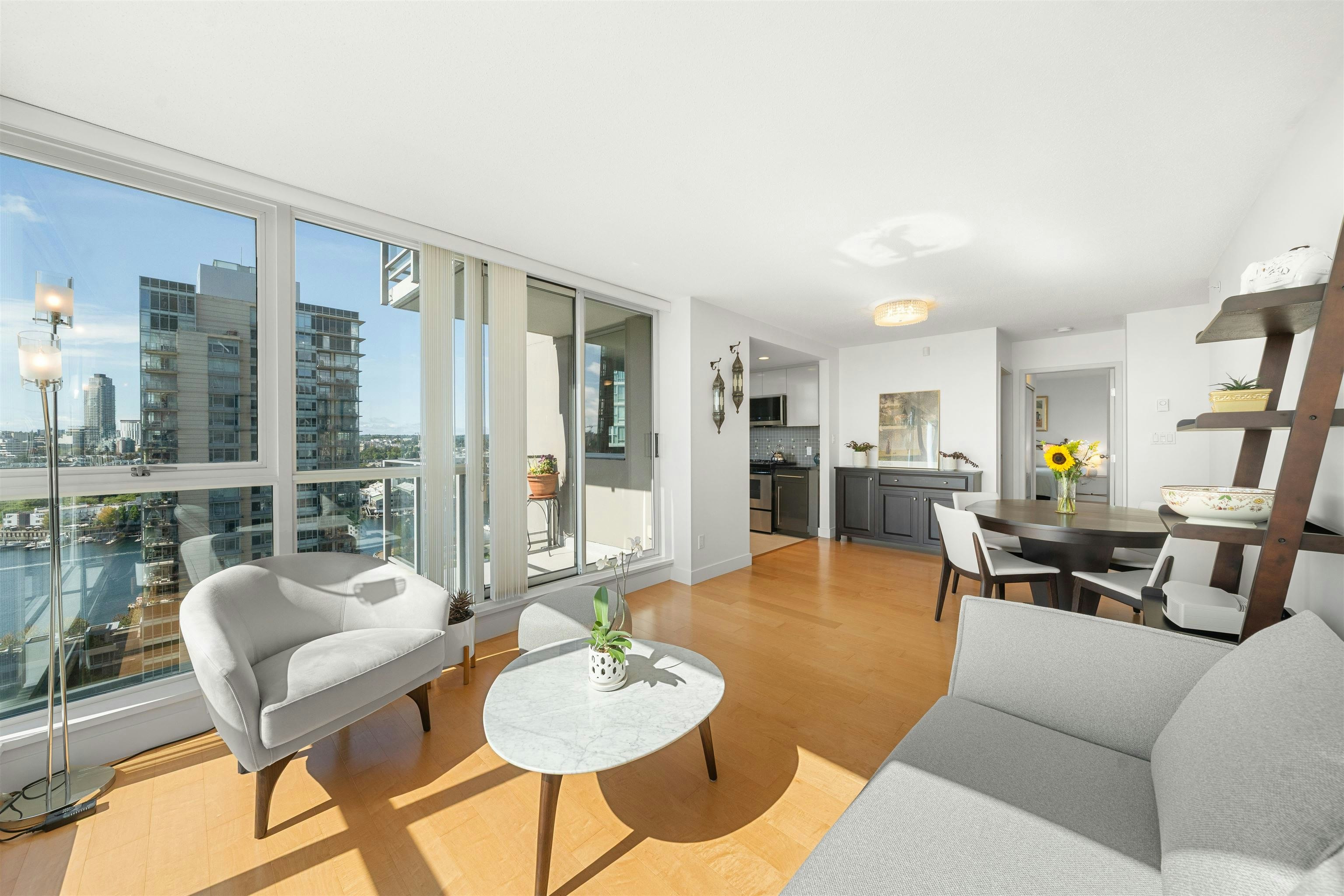 2002-1408 Strathmore Mews - 5