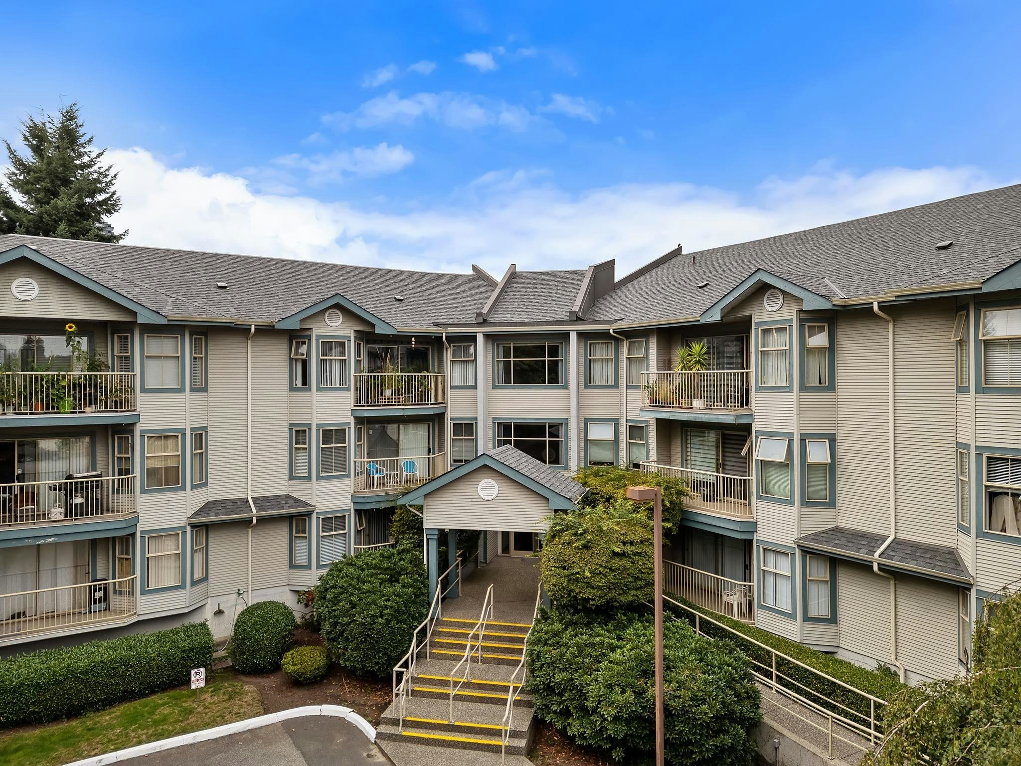 201-10743 139th Street, Surrey, BC, V3T 4L8