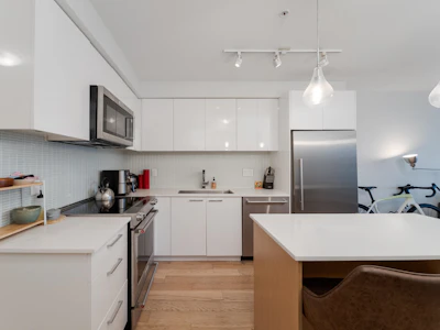403-233 Kingsway - 2