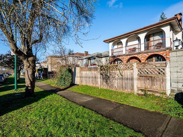 557 E 58th Avenue, Vancouver, BC, V5X 1W1 - 3
