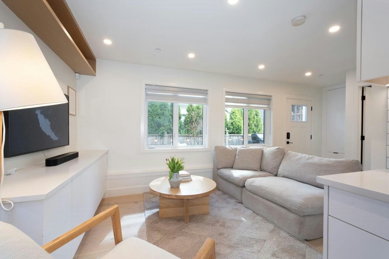 1026 E 13th Avenue, Vancouver, BC, V5T 2L8 - 10