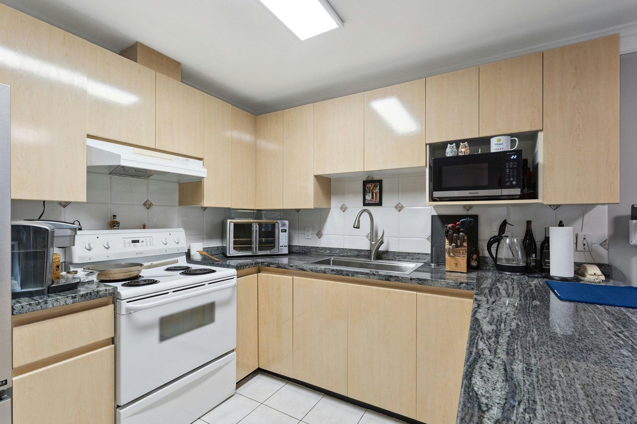 211-8115 121a Street, Surrey, BC, V3W 1J2 - 9