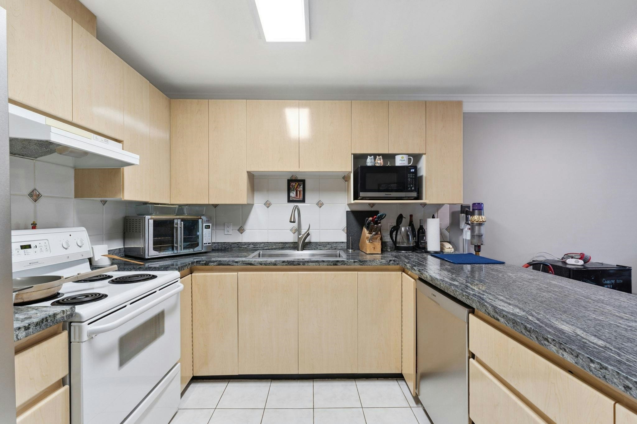 211-8115 121a Street, Surrey, BC, V3W 1J2 - 7