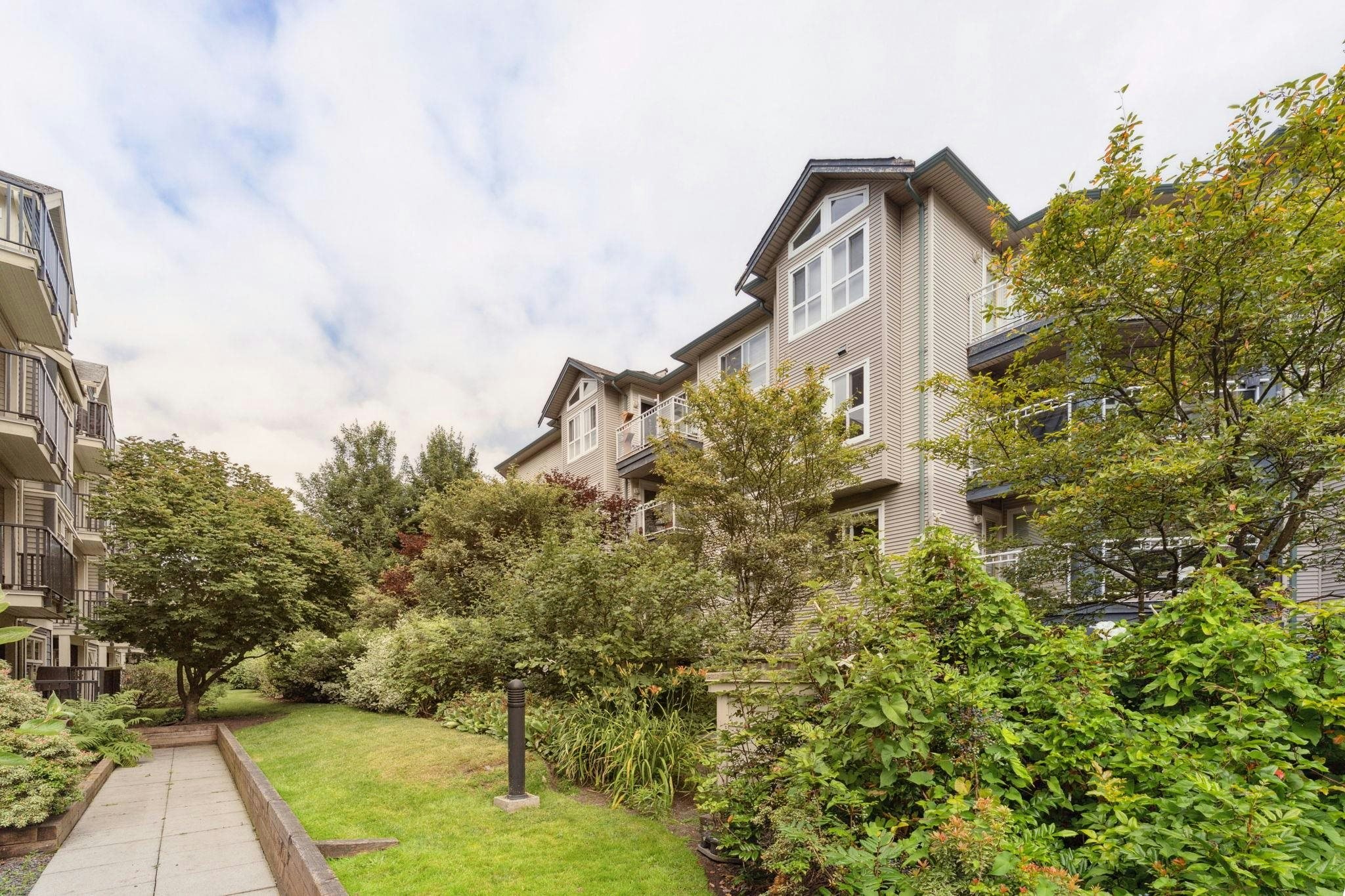 211-8115 121a Street, Surrey, BC, V3W 1J2