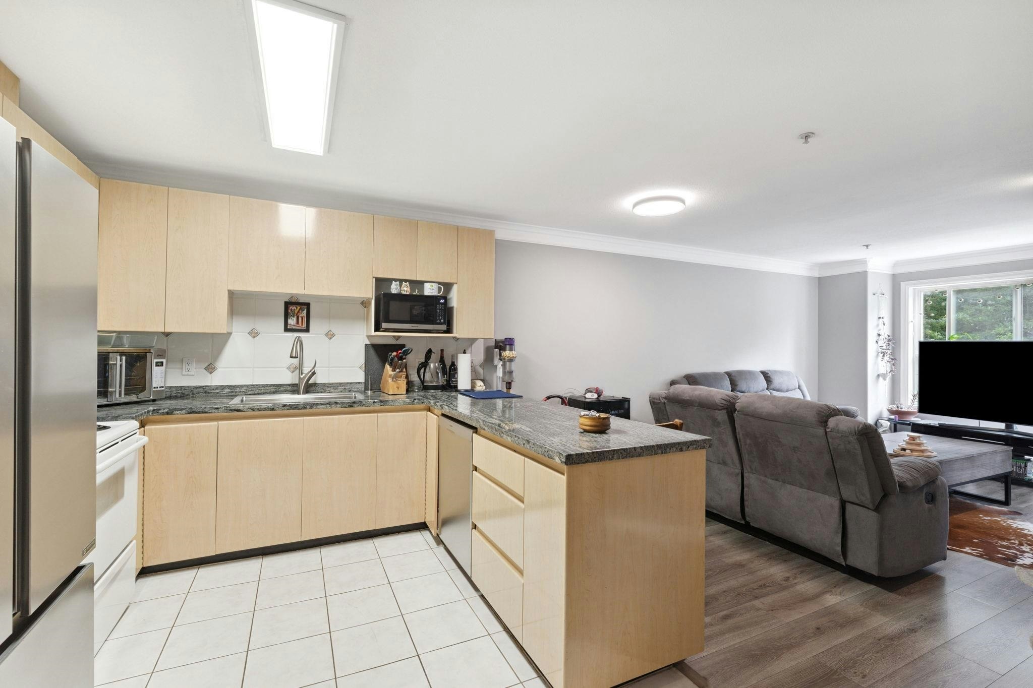 211-8115 121a Street, Surrey, BC, V3W 1J2 - 8