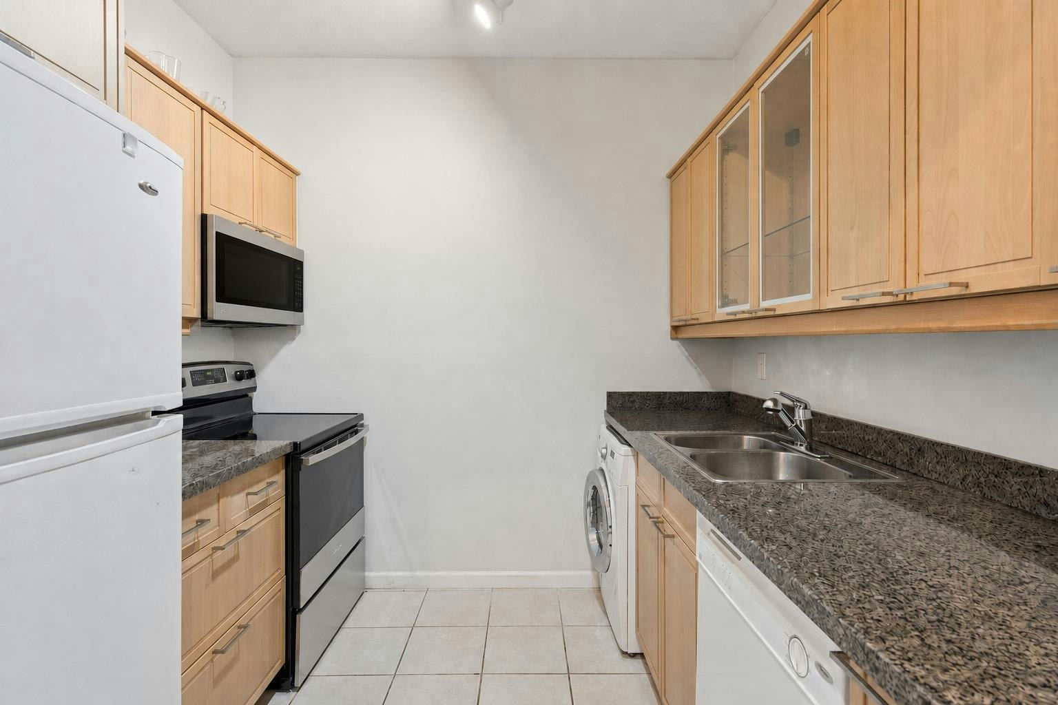 304-827 W 16th Street, North Vancouver, BC, V7P 1R2