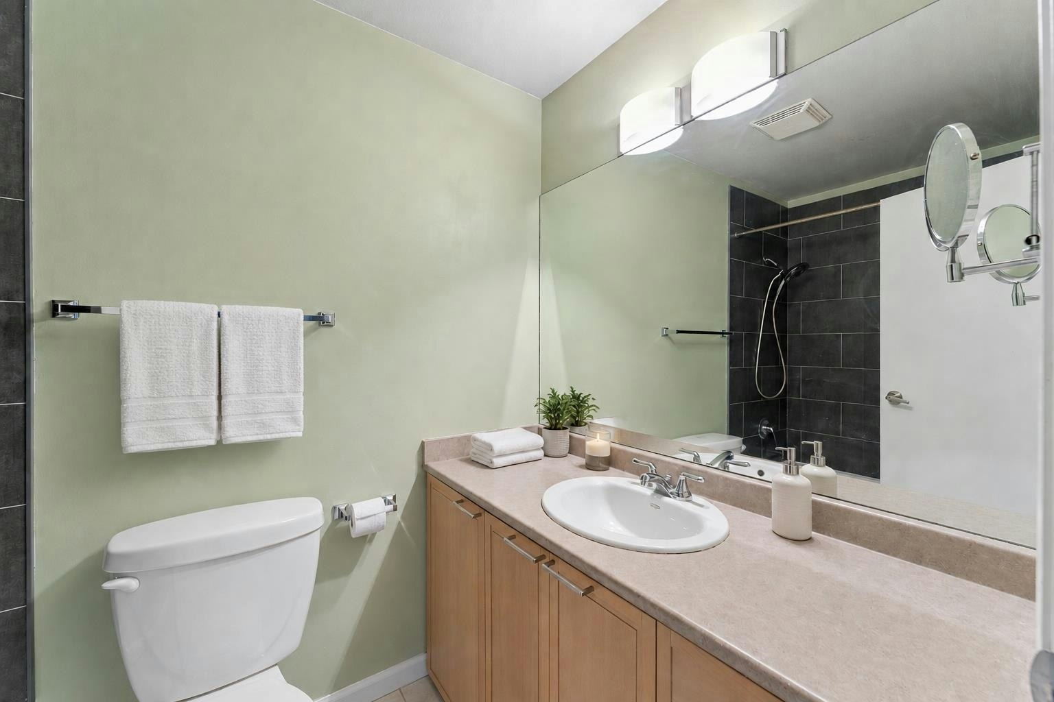 304-827 W 16th Street, North Vancouver, BC, V7P 1R2 - 9
