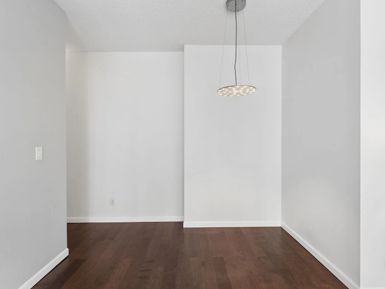 304-827 W 16th Street, North Vancouver, BC, V7P 1R2 - 4