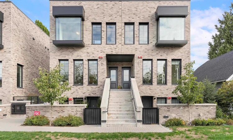 102-157 W King Edward