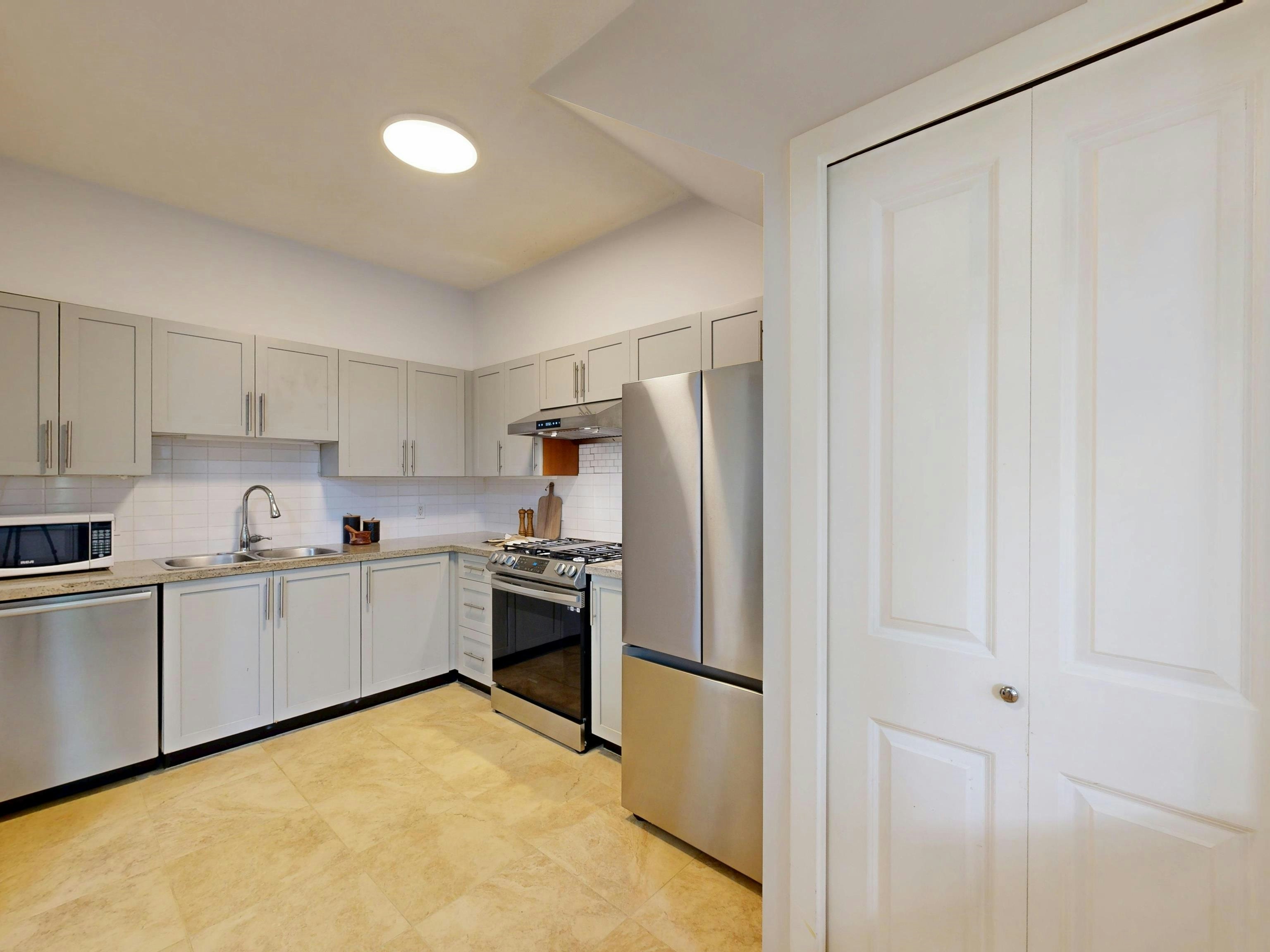 305-4468 Albert Street, Burnaby, BC, V5C 2G8 - 15