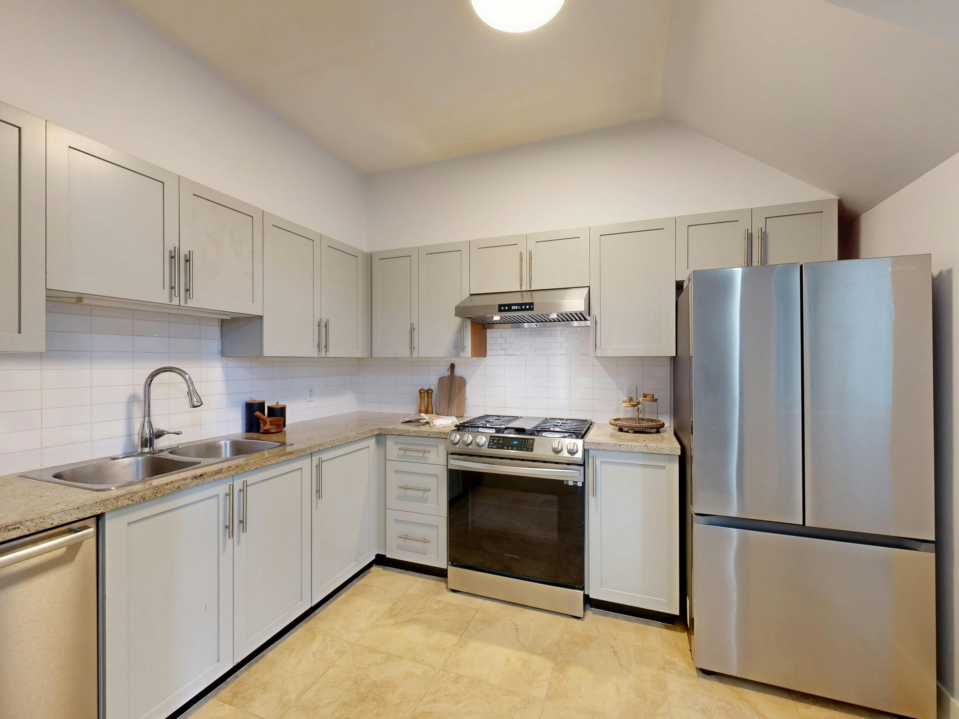305-4468 Albert Street, Burnaby, BC, V5C 2G8 - 12
