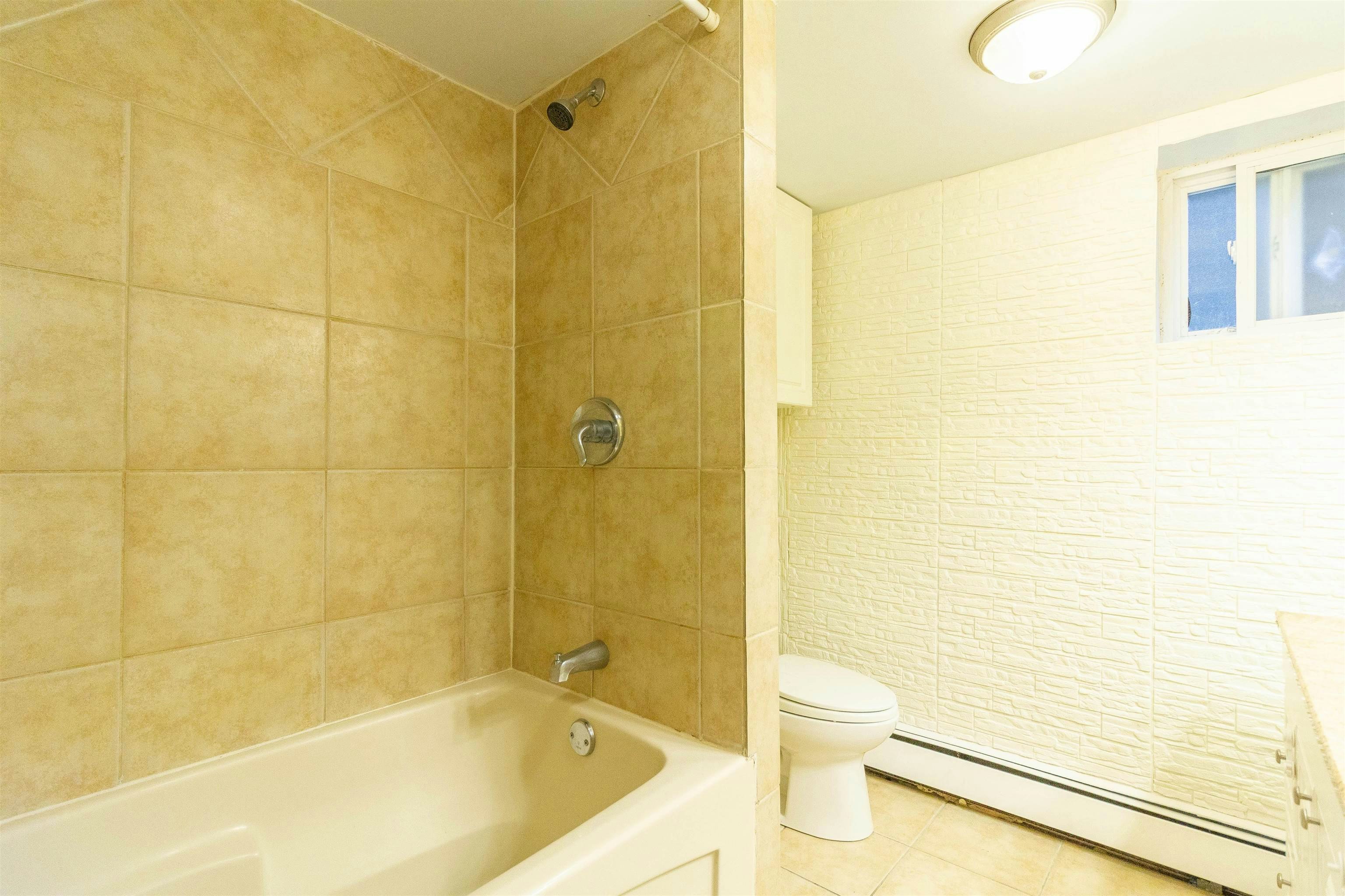 111 N Fell Avenue, Burnaby, BC, V5B 1L3 - 31