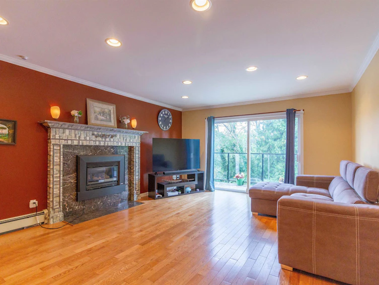 111 N Fell Avenue, Burnaby, BC, V5B 1L3 - 2