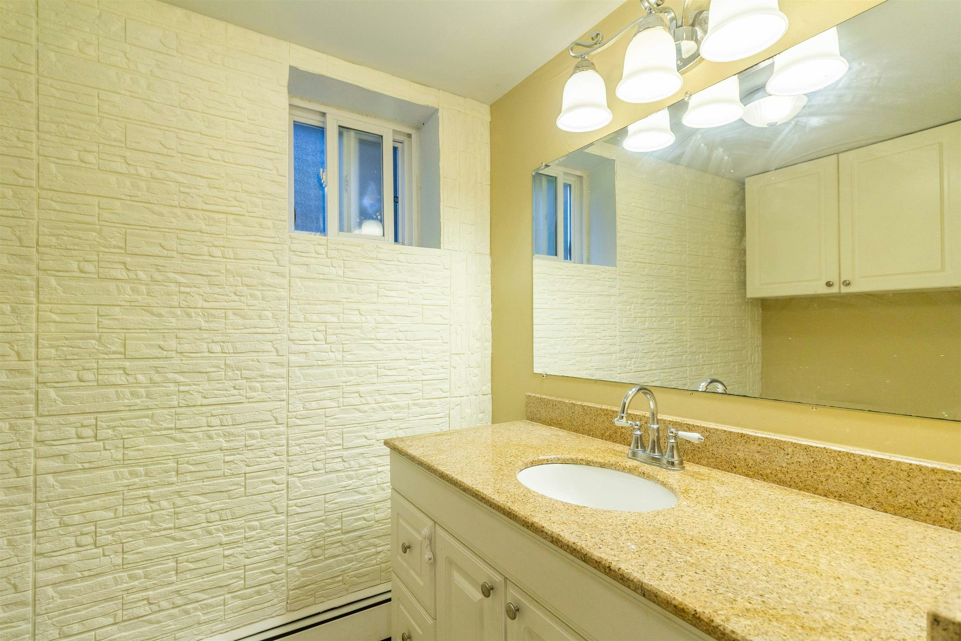 111 N Fell Avenue, Burnaby, BC, V5B 1L3 - 30