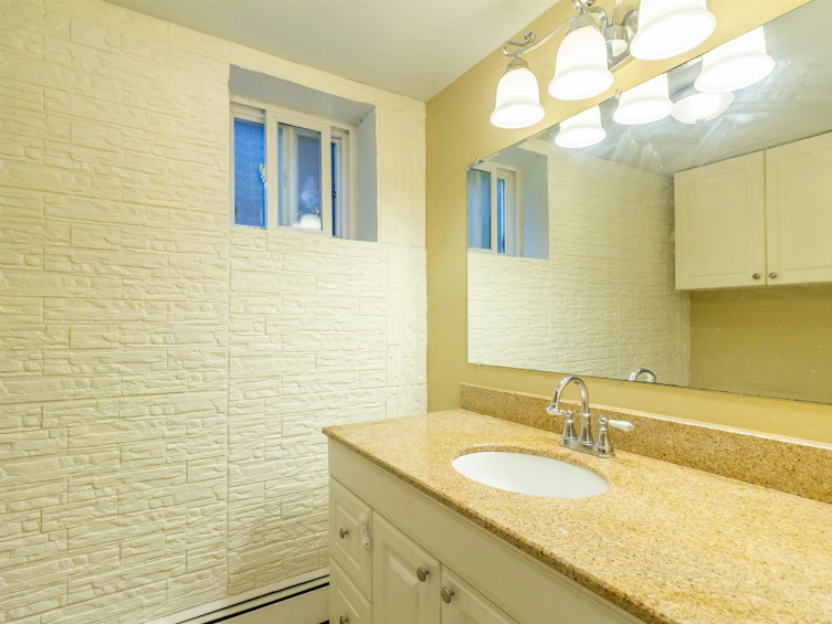 111 N Fell Avenue, Burnaby, BC, V5B 1L3 - 30