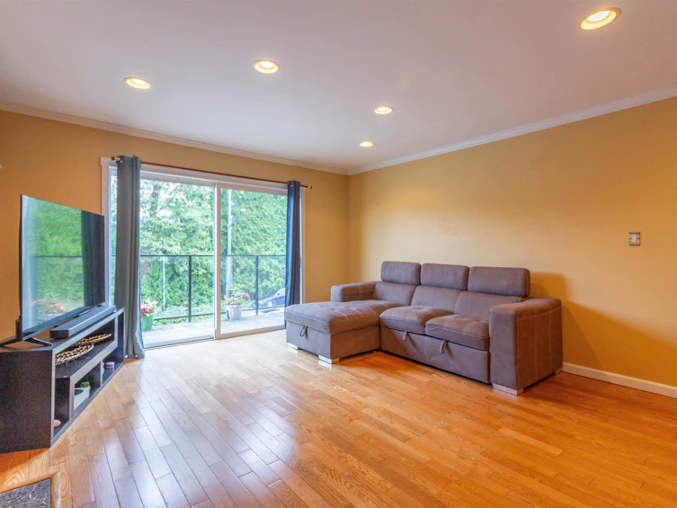111 N Fell Avenue, Burnaby, BC, V5B 1L3 - 4