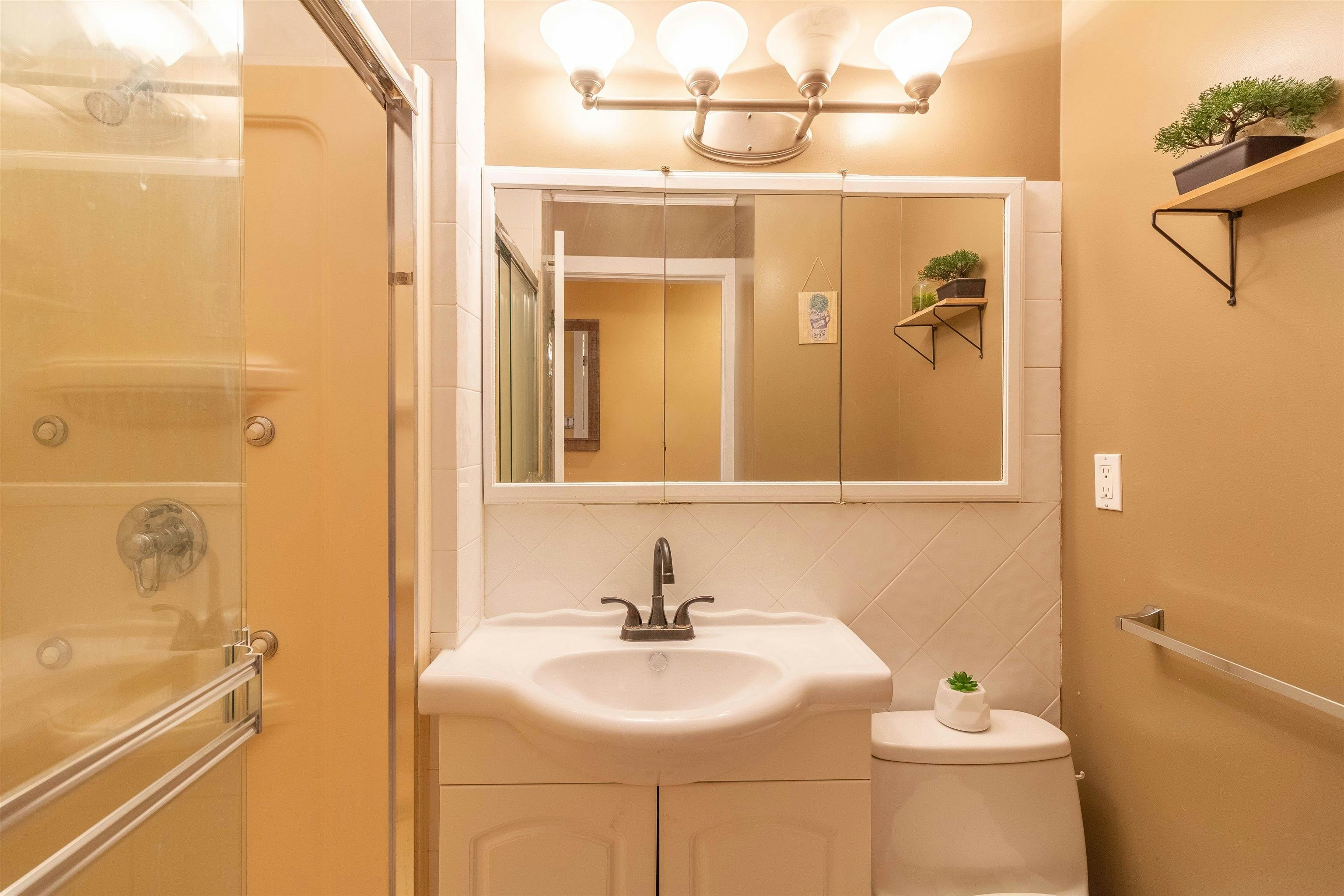 111 N Fell Avenue, Burnaby, BC, V5B 1L3 - 20