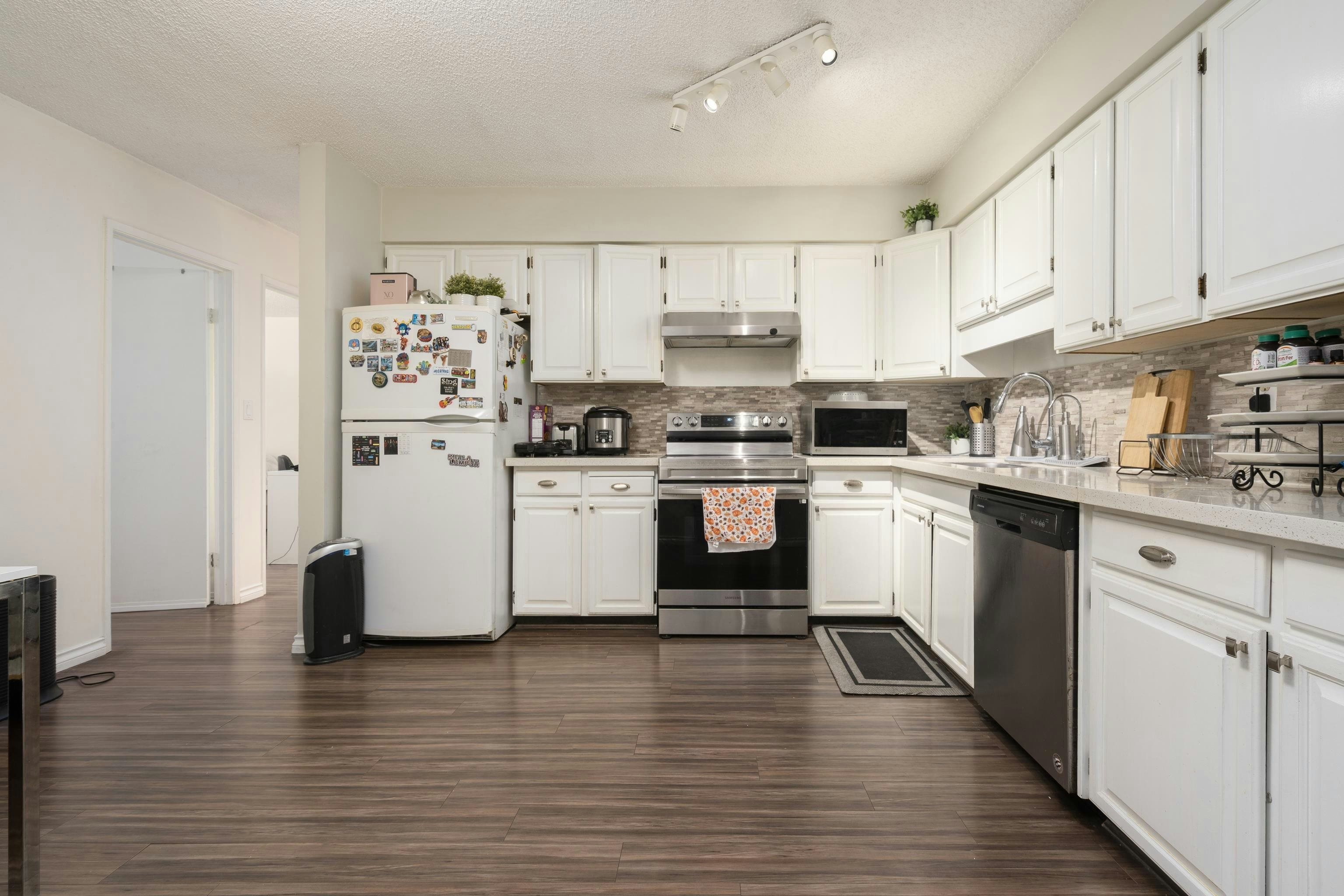 304-9151 No. 5 Road, Richmond, BC, V7A 4T9 - 9