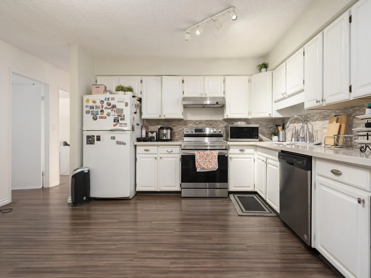 304-9151 No. 5 Road, Richmond, BC, V7A 4T9 - 9