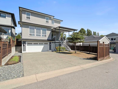 20576 70 Avenue - 3