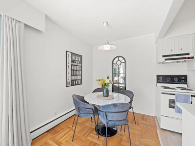 504-1750 Esquimalt Avenue - 4
